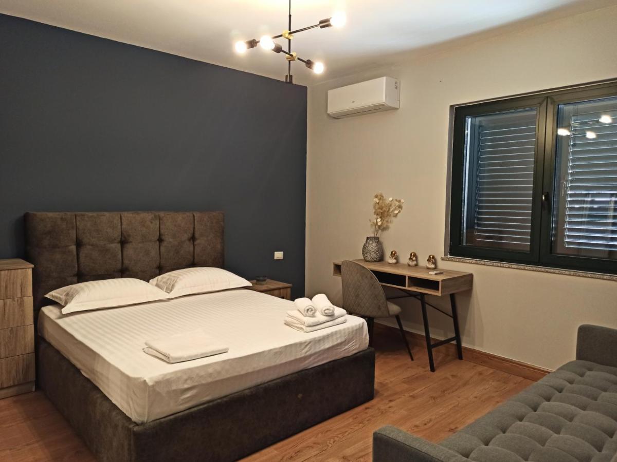 Condesa Bed & Breakfast Тирана Екстериор снимка